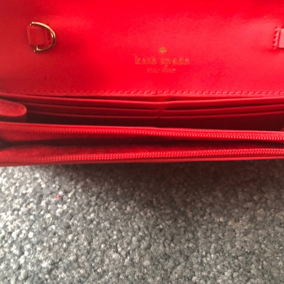 Kate Spade scalloped wallet - Picture 2 of 2